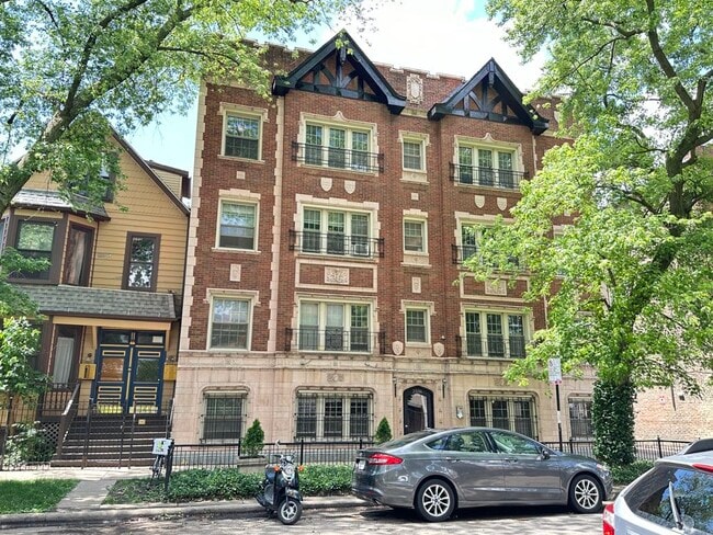 2536 N Sawyer Ave