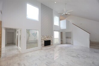 2210 Shadowbriar Dr in Houston, TX - Building Photo - Building Photo