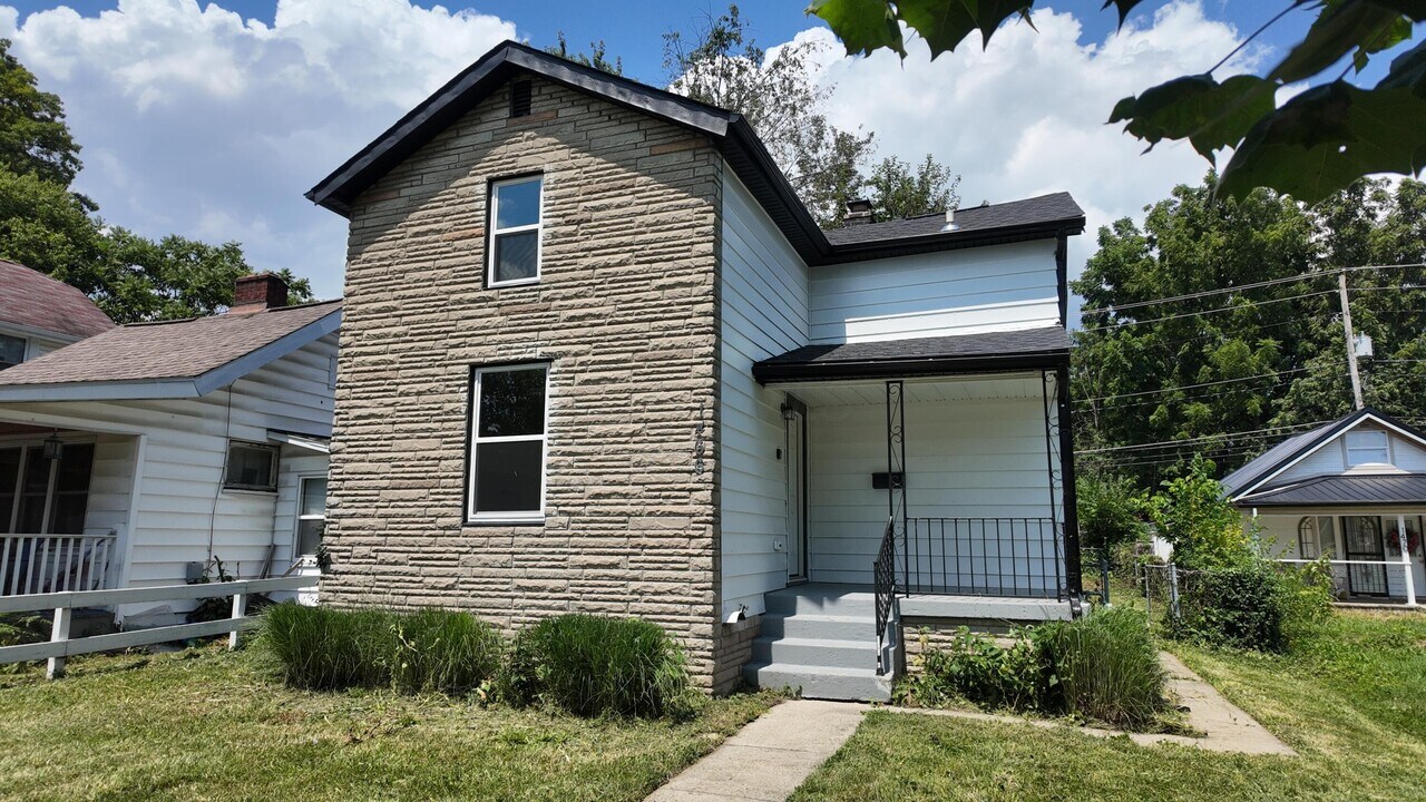 1466 Manchester Ave in Columbus, OH - Building Photo