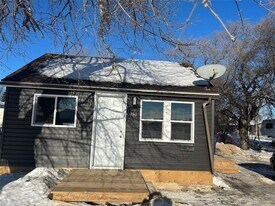 130 Buchanon Ave in Dauphin, MB - Building Photo