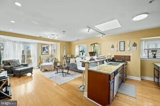 4200 Parkside Ave in Philadelphia, PA - Foto de edificio - Building Photo