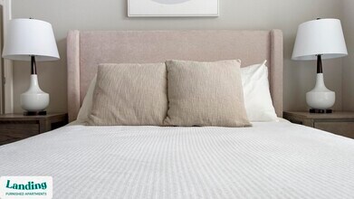 16346 Lydia Hill Dr, Unit 3-3309 in Chesterfield, MO - Foto de edificio - Building Photo