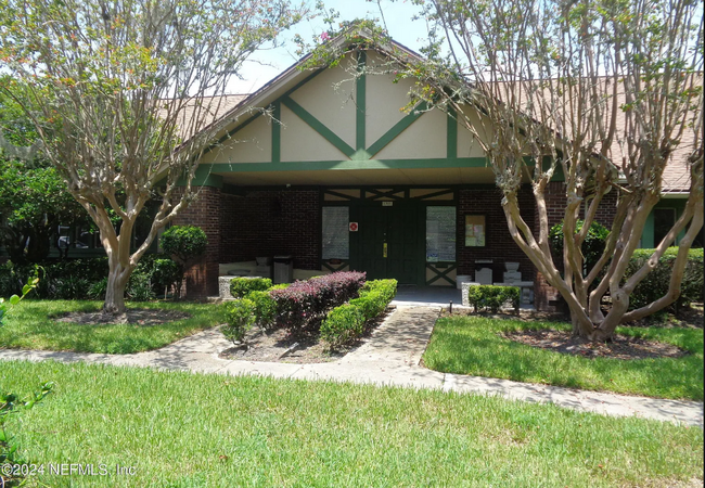 8150 Sutton Pl E in Jacksonville, FL - Building Photo - Building Photo