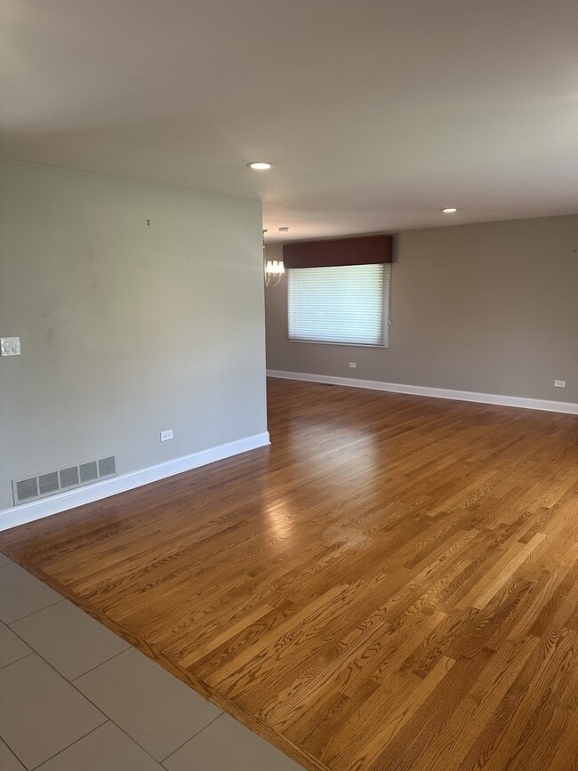 1718 Valley Forge Pl in Downers Grove, IL - Building Photo - Building Photo
