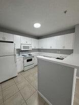 2113 Renaissance Blvd, Unit 202 in Miramar, FL - Building Photo