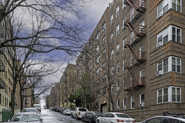 580 W 215th St in New York, NY - Building Photo - Building Photo