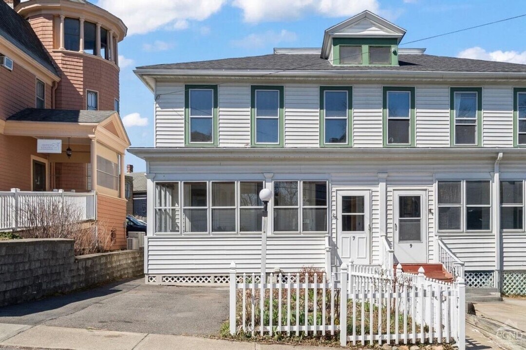 7 McKinstry Pl in Hudson, NY - Foto de edificio