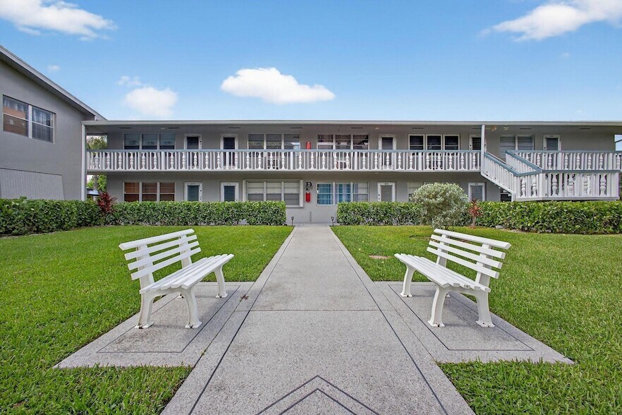 386 Sheffield P in West Palm Beach, FL - Foto de edificio