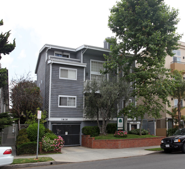 1616 Barry Avenue, in Los Angeles, CA - Building Photo - Building Photo