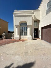 7461 Plaza Redonda Dr in El Paso, TX - Building Photo - Building Photo