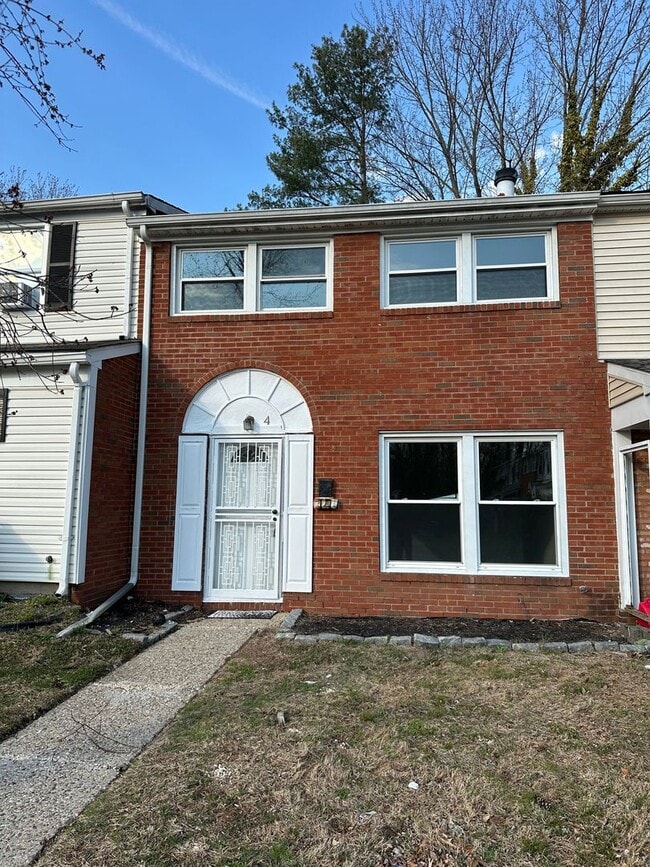 property at 4 Roanoke Ct