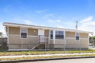 1496 W 31st St, Unit 2202 in West Palm Beach, FL - Building Photo
