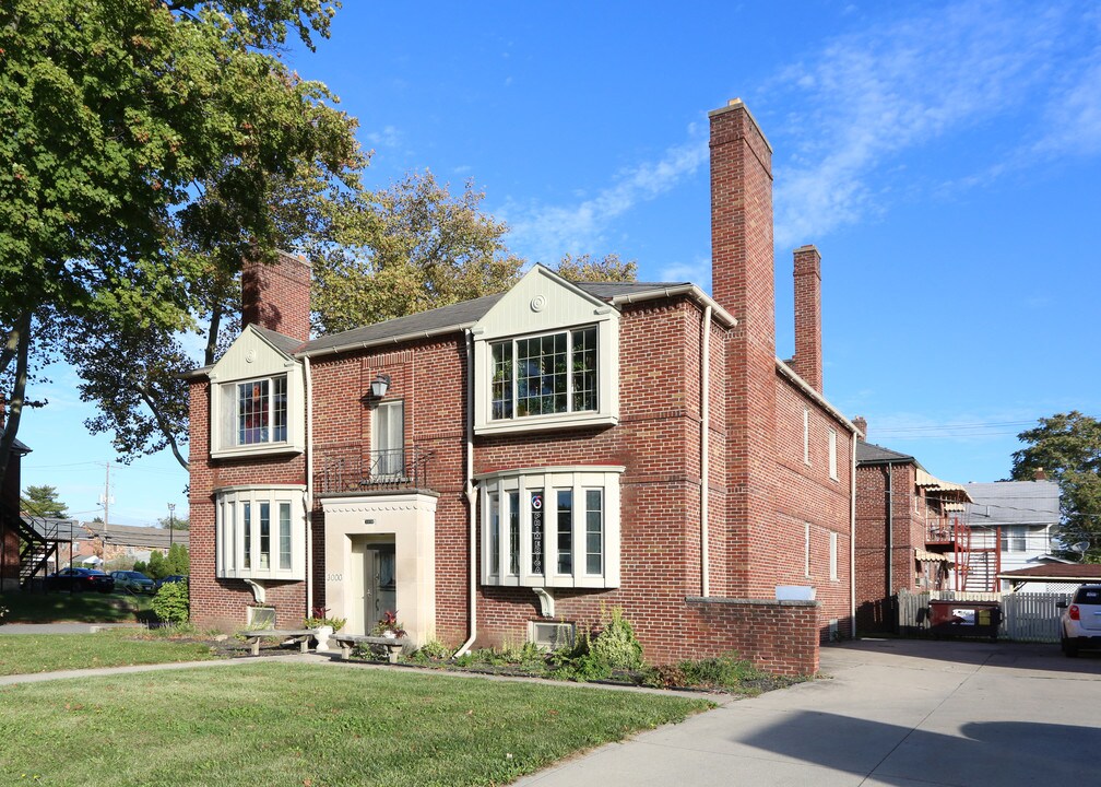 3000 W Broad St in Columbus, OH - Foto de edificio