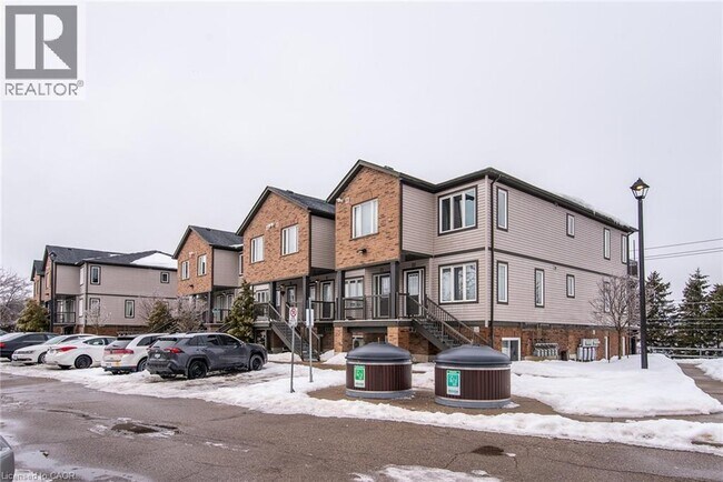 42 W Acres Crescent in Kitchener, ON - Building Photo - Building Photo