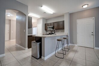 2586 Land Rush Dr in Henderson, NV - Building Photo - Building Photo