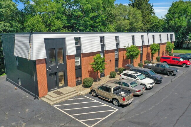 Fairfield Studio Apartments in Newark, OH - Foto de edificio - Building Photo