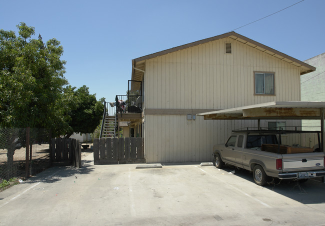 1328 J St in Reedley, CA - Building Photo - Building Photo