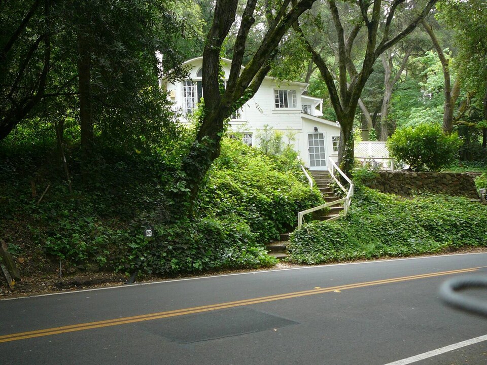 82 Brookwood Rd in Orinda, CA - Building Photo