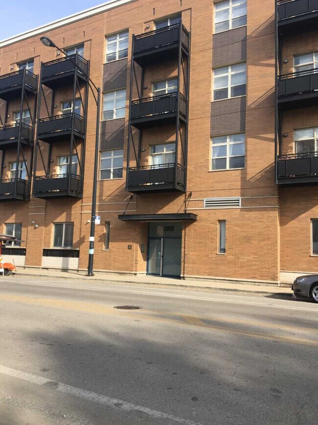 property at 2915 N Clybourn Ave