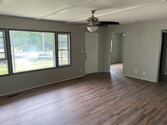 410 SW 4th St in Newton, KS - Building Photo - Building Photo