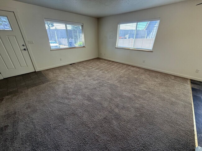 3 SE Cleveland Ave in Bend, OR - Building Photo - Building Photo