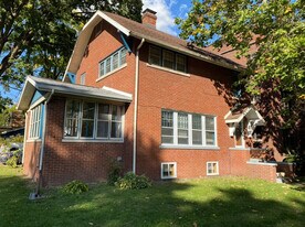 622 W Healey St in Champaign, IL - Building Photo