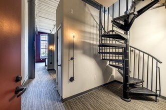 Pac10 Lofts in Lawrence, MA - Foto de edificio - Building Photo