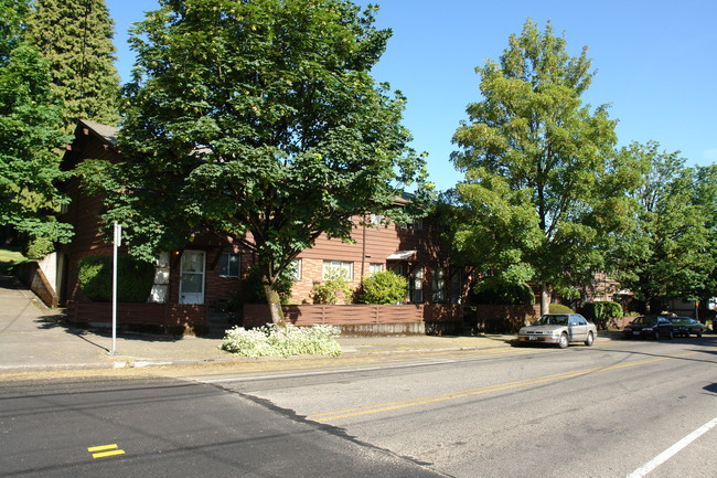 Redwood Park in Portland, OR - Foto de edificio - Building Photo