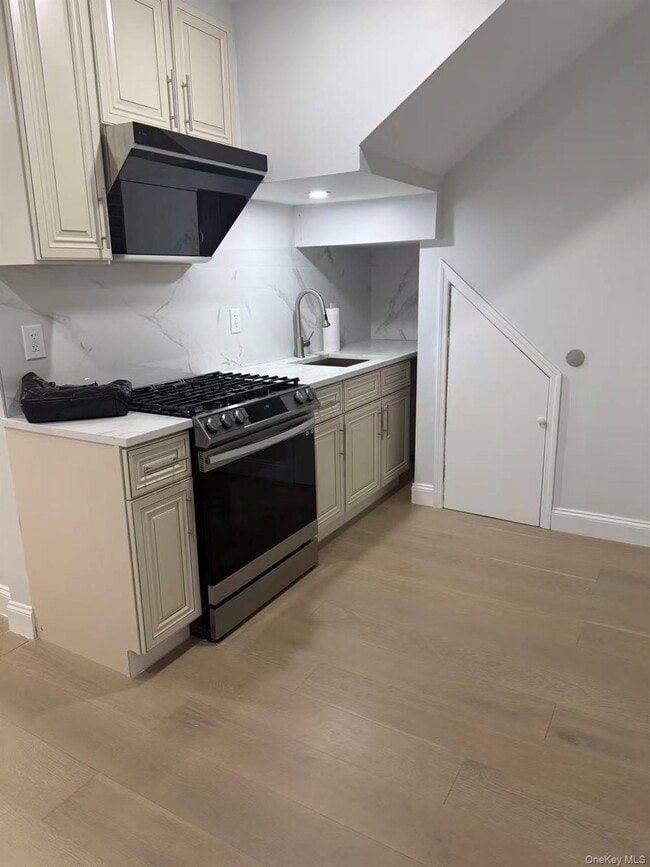 145-03 22nd Ave in Queens, NY - Building Photo - Building Photo