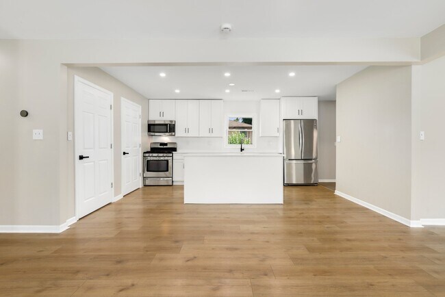 19W719 W Holtz Ave in Addison, IL - Building Photo - Building Photo