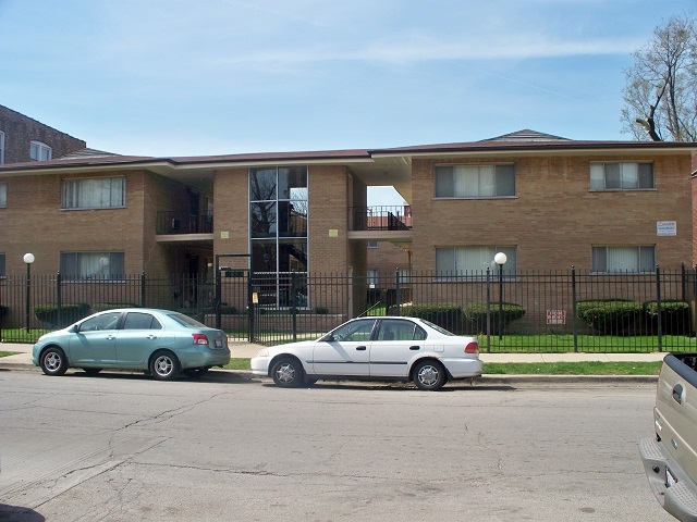 7520 S. Coles Avenue in Chicago, IL - Foto de edificio