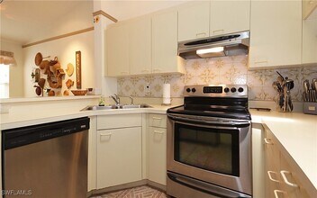 402 Emerald Bay Cir in Naples, FL - Building Photo - Building Photo