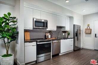 1101 N Main St in Los Angeles, CA - Foto de edificio - Building Photo