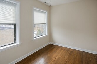 1819 W Leland Ave, Unit 1 in Chicago, IL - Foto de edificio - Building Photo