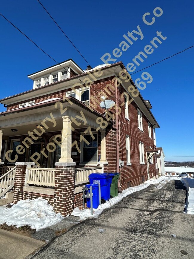 545 E Main St in Dallastown, PA - Building Photo - Building Photo
