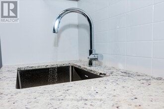 1010 Dundas St E in Whitby, ON - Building Photo - Building Photo