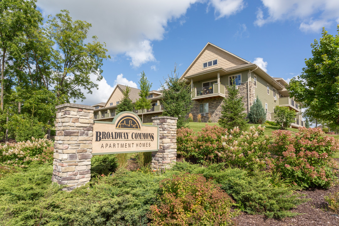 Broadway Commons Apartment Homes Photo