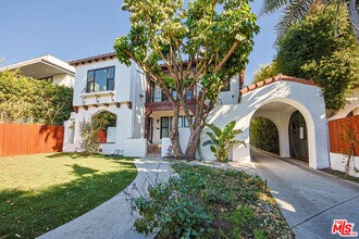 322 Croft Ave in Los Angeles, CA - Building Photo - Building Photo