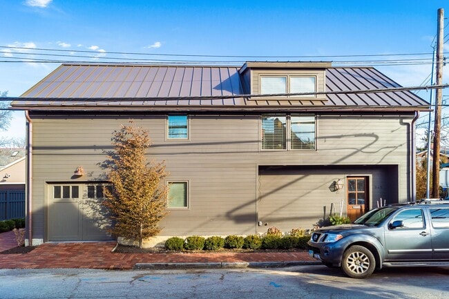 property at 848 S Lazelle St