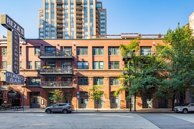 Timber Gallery Lofts of River North in Chicago, IL - Foto de edificio - Building Photo