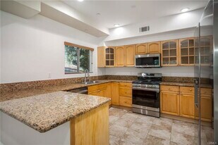 10808 Kling St in Los Angeles, CA - Building Photo