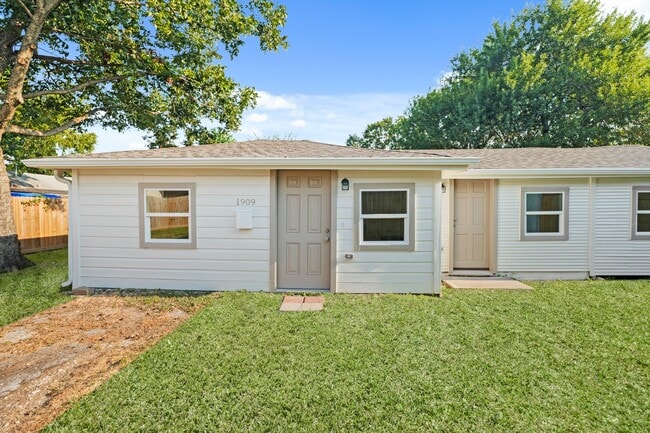 property at 1909 4th St
