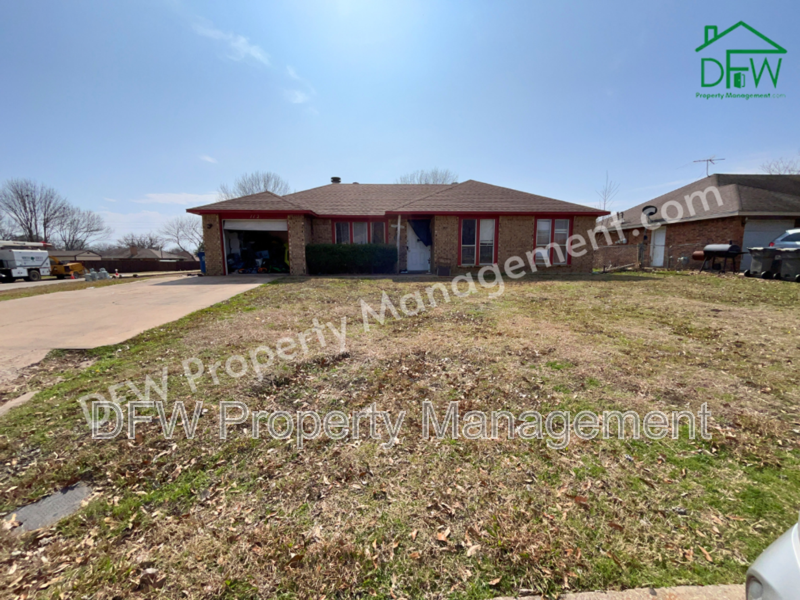 112 Mesa Dr in Glenn Heights, TX - Building Photo