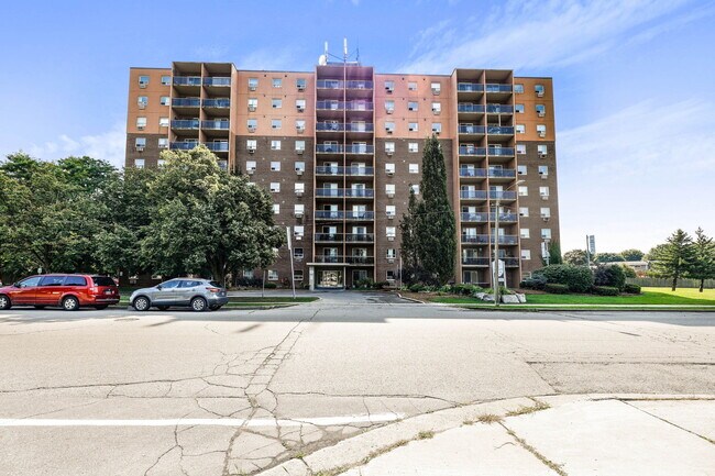 104 Confederation Dr in St Thomas, ON - Building Photo - Building Photo