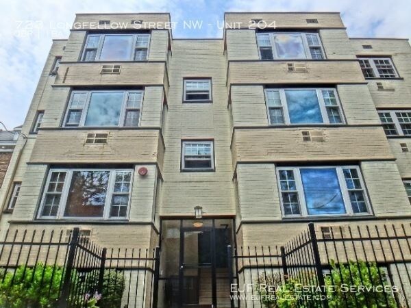 723 Longfellow St NW in Washington, DC - Building Photo