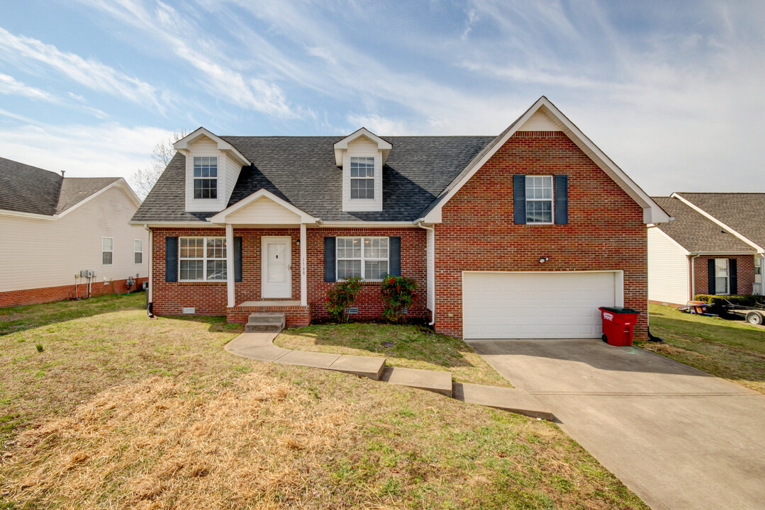 1568 Cedar Springs Cir in Clarksville, TN - Building Photo