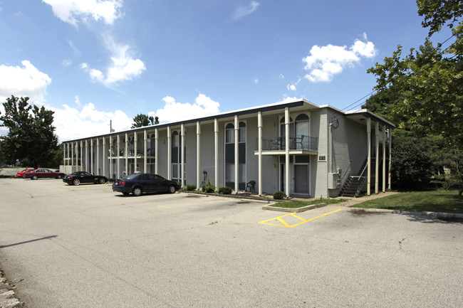 Lakeview East in Louisville, KY - Building Photo - Building Photo