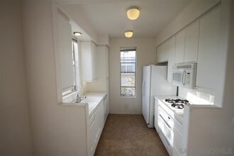 12557 Ruette Alliante in San Diego, CA - Foto de edificio - Building Photo