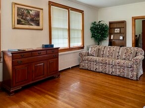 209 Main St, Unit Bedroom Two - Full in Mt Hope, WV - Building Photo - Building Photo