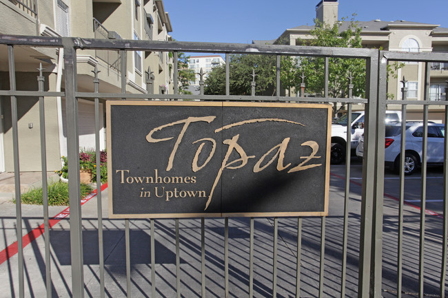 Topaz  Townhomes in Uptown in Dallas, TX - Foto de edificio - Building Photo